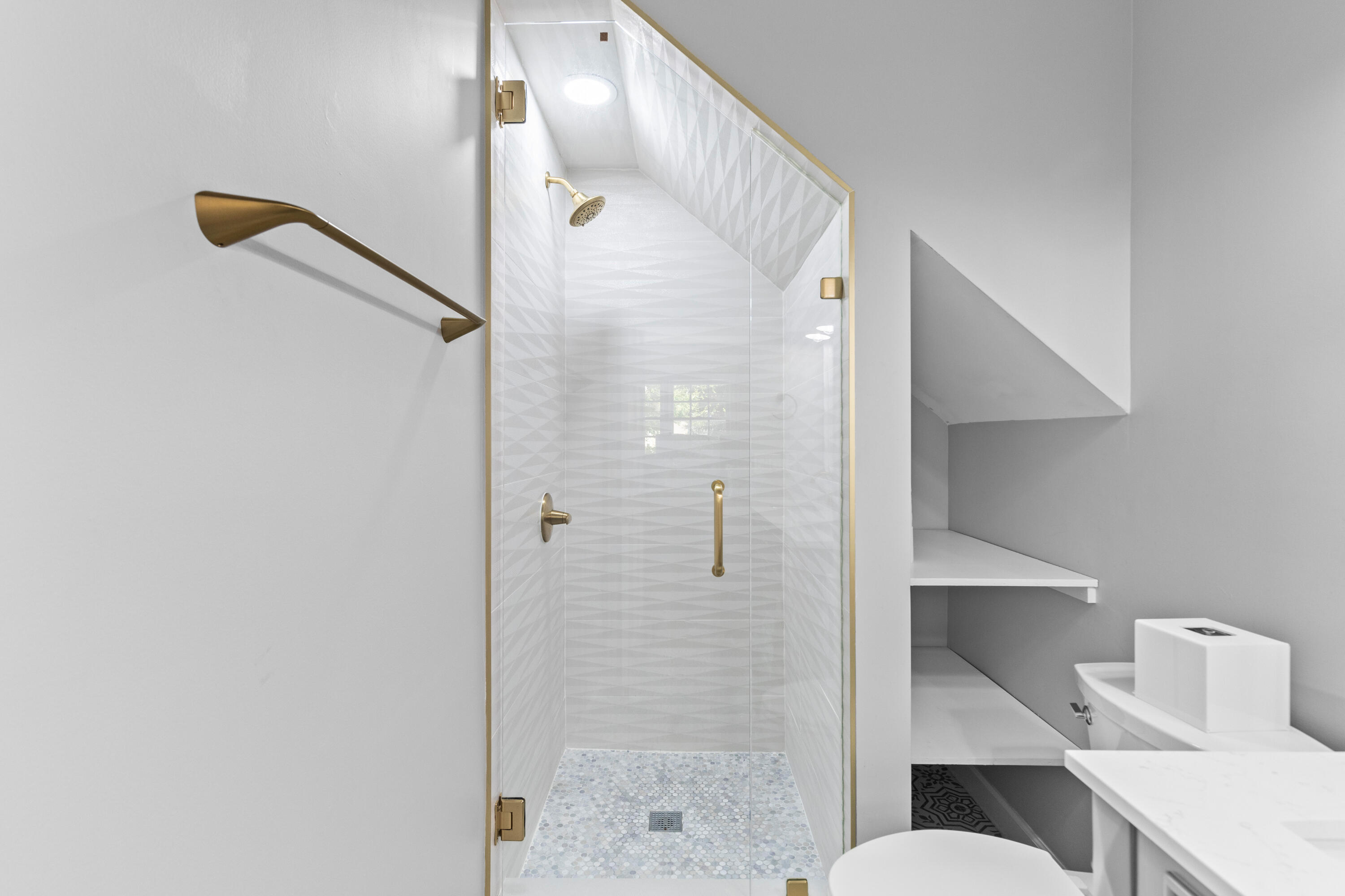 146 Broad Street, Unit B Charleston, SC 29401 - Photo 32 of 40 1G1A3410