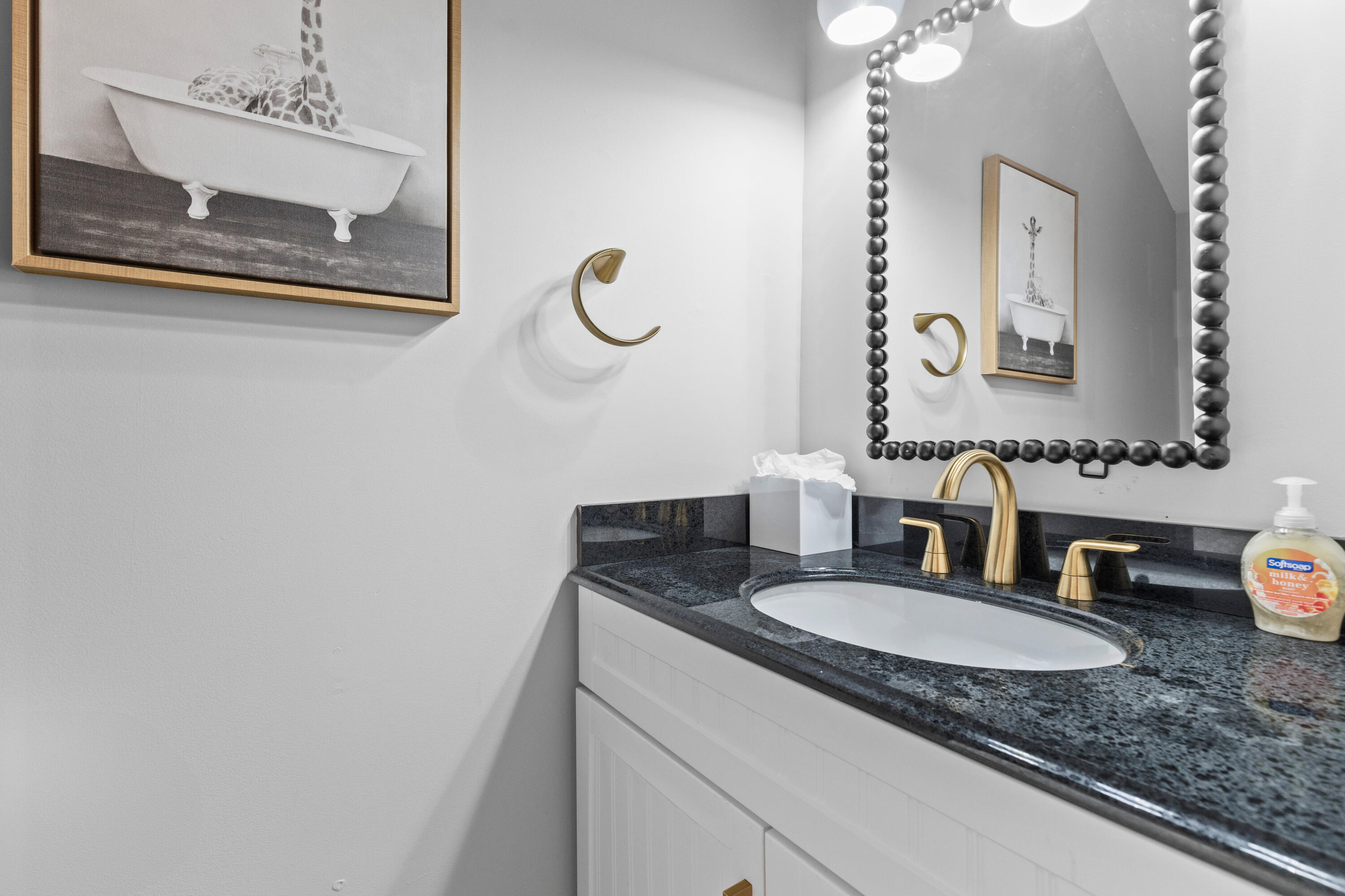 146 Broad Street, Unit B Charleston, SC 29401 - Photo 33 of 40 1G1A3415