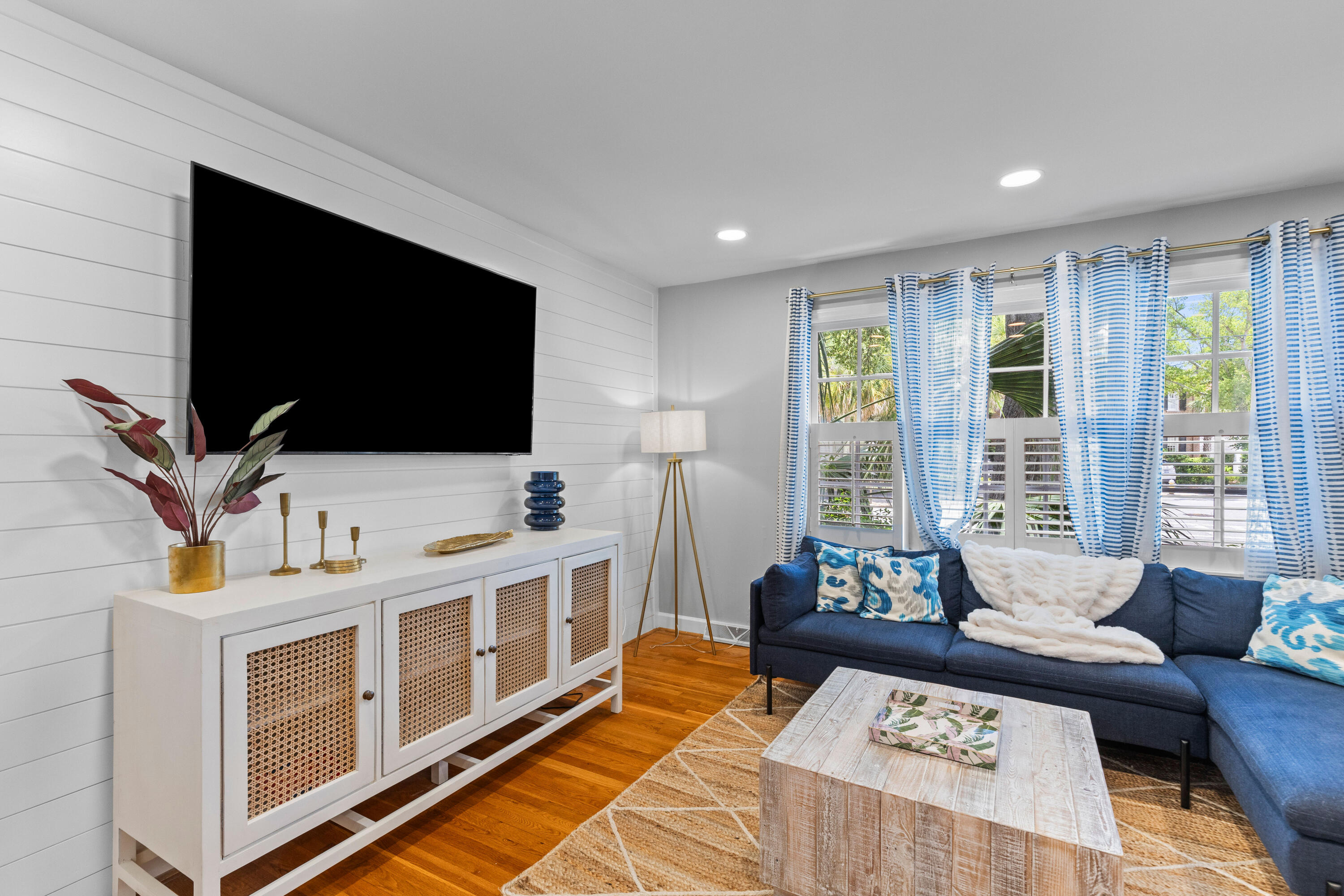 146 Broad Street, Unit B Charleston, SC 29401 - Photo 10 of 40 1G1A3290