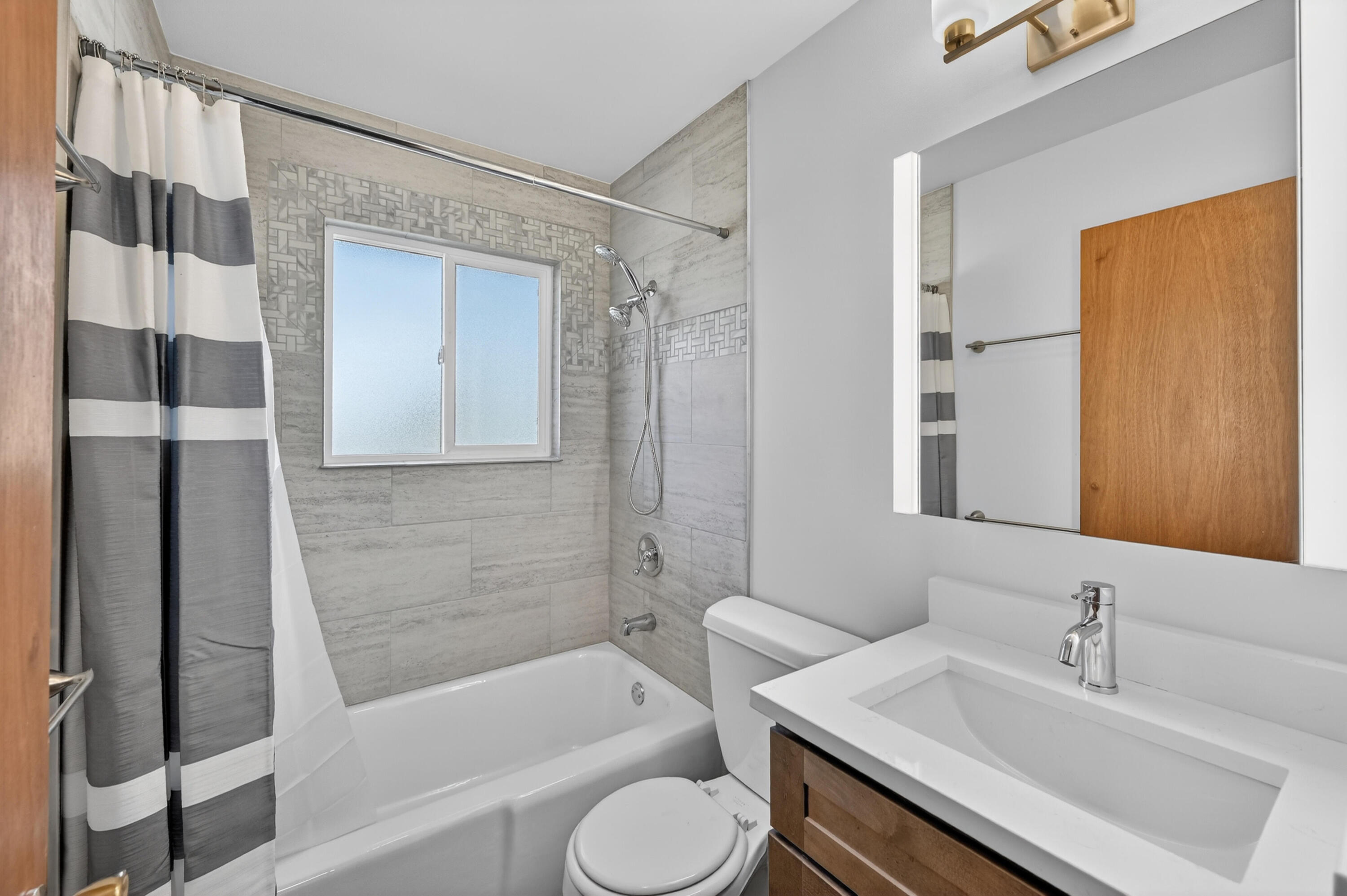 1006 West Ash Street Griffith, IN 46319 - Photo 20 of 25 a bathroom with a sink toilet and shower