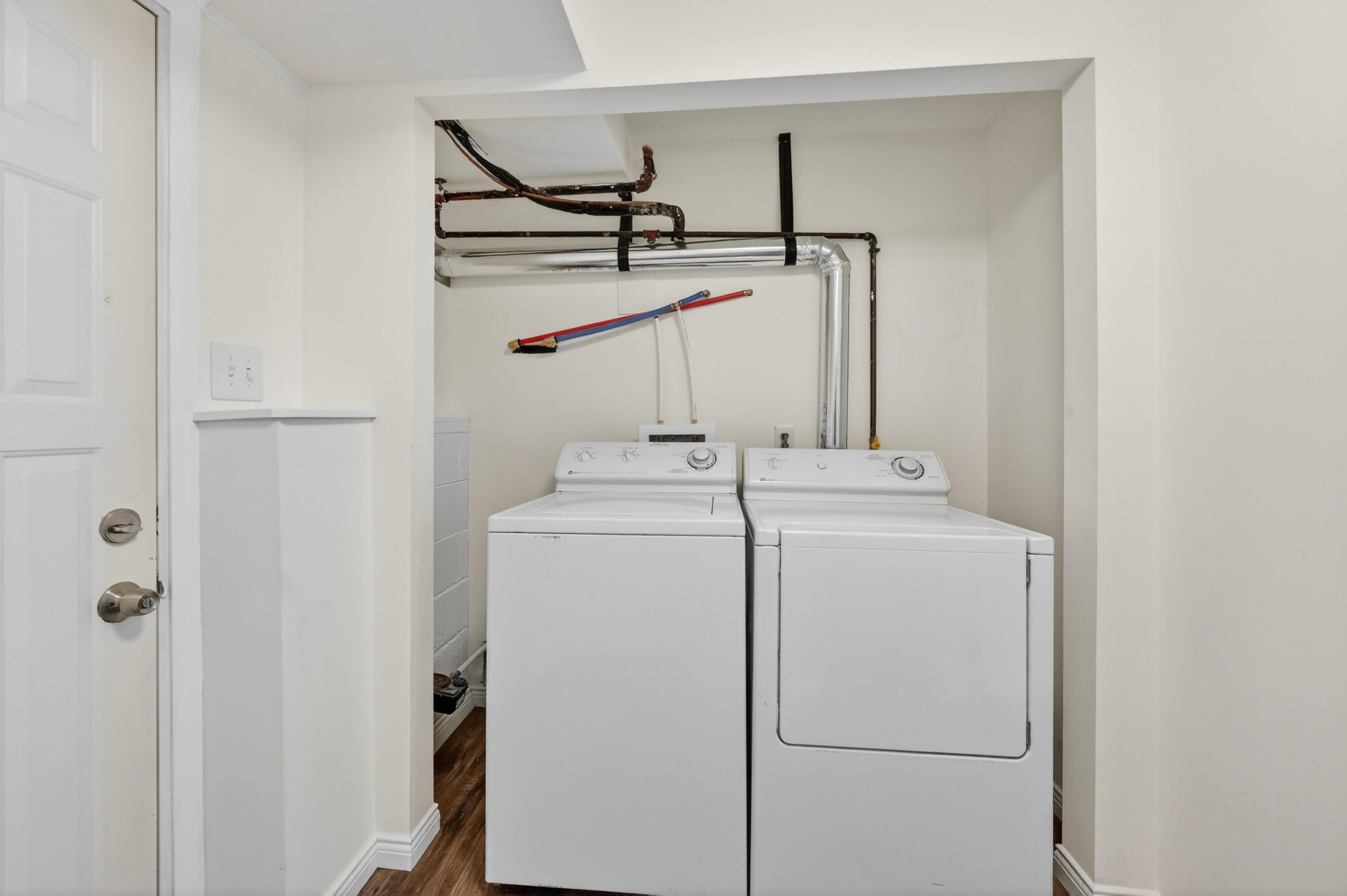 1006 West Ash Street Griffith, IN 46319 - Photo 23 of 25 a utility room with dryer and washer