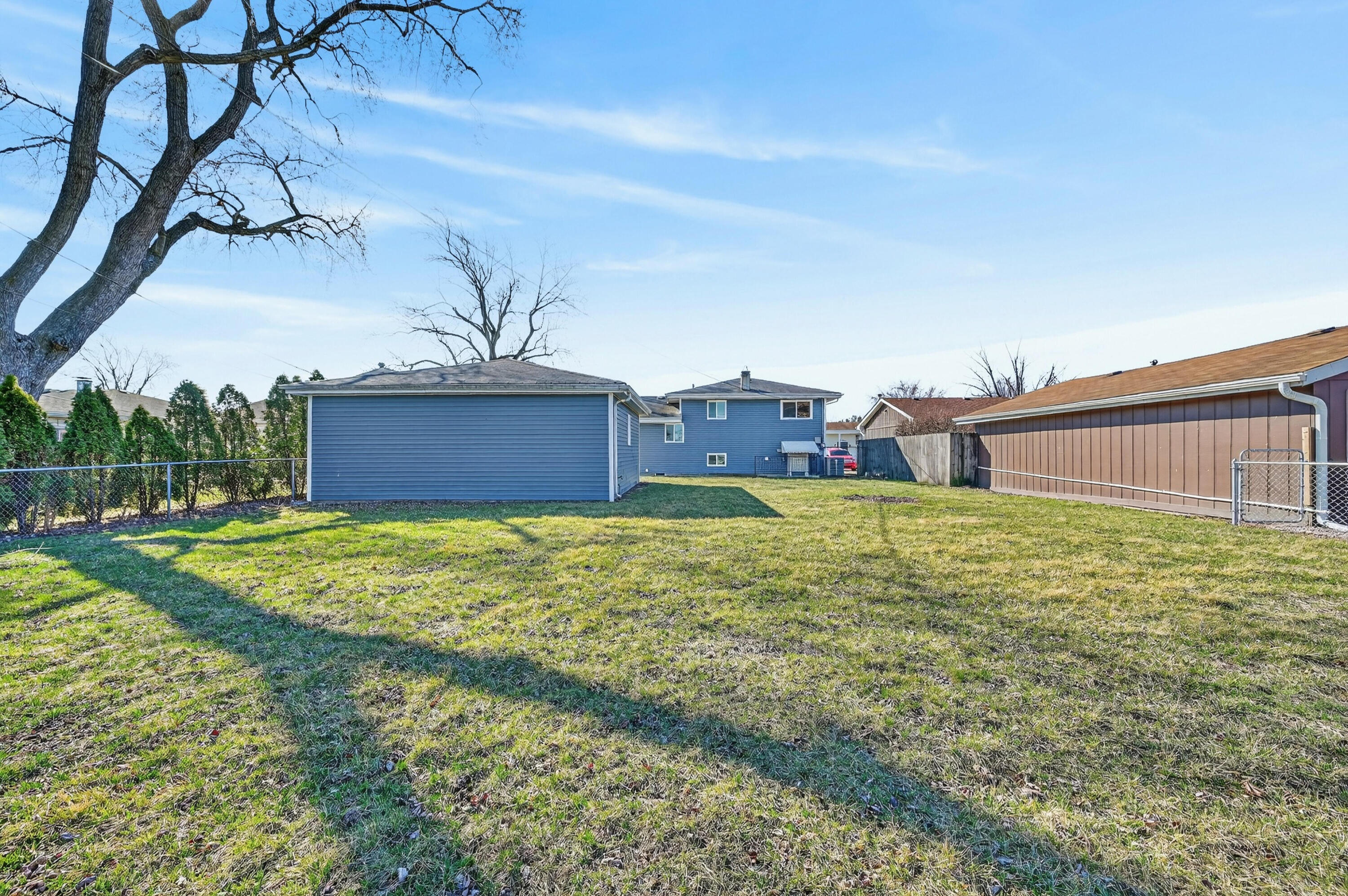 1006 West Ash Street Griffith, IN 46319 - Photo 4 of 25 a house view with a outdoor space