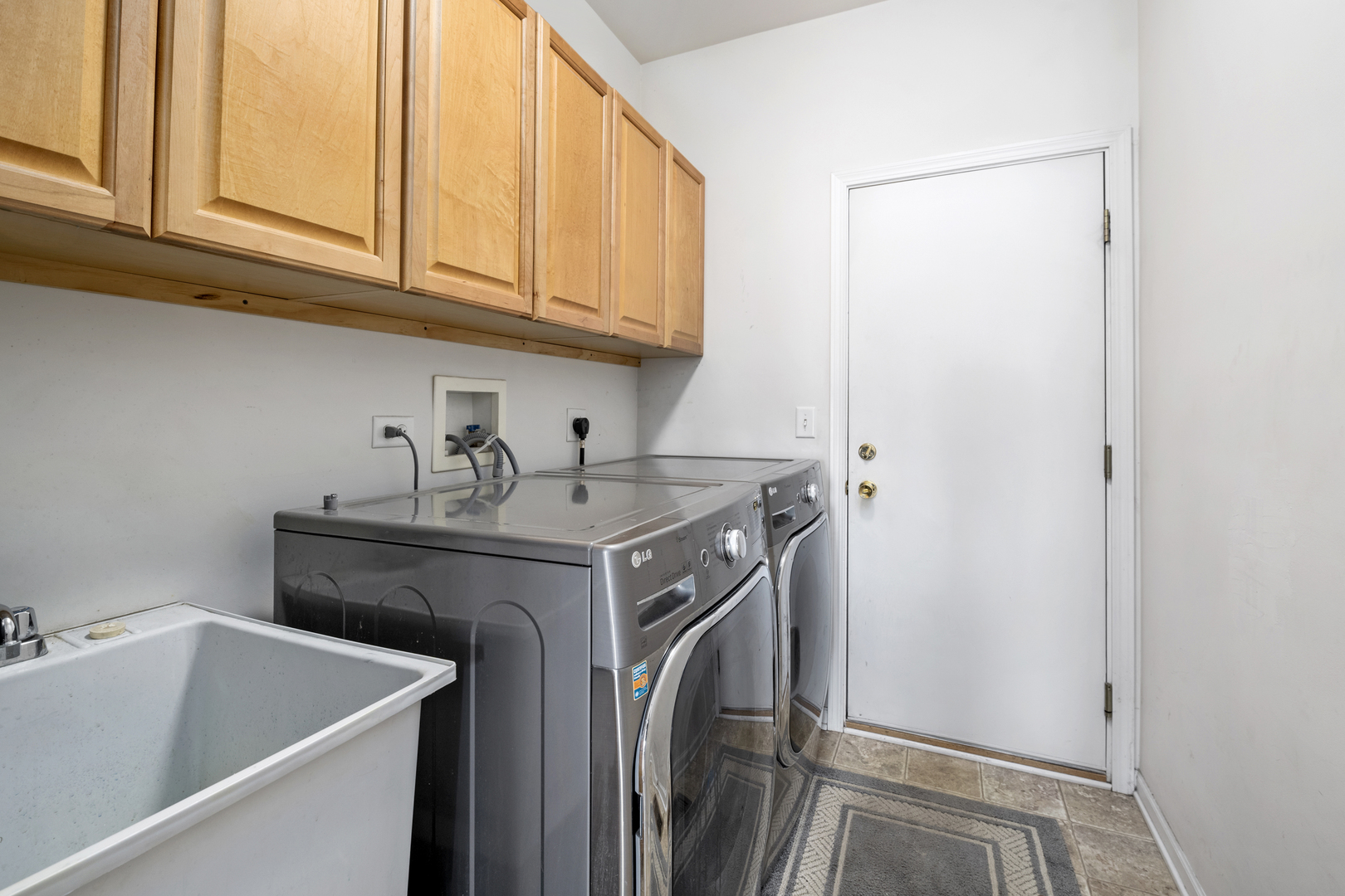 25420 Spring Street Manhattan, IL 60442 - Photo 20 of 27 a utility room with dryer and washer