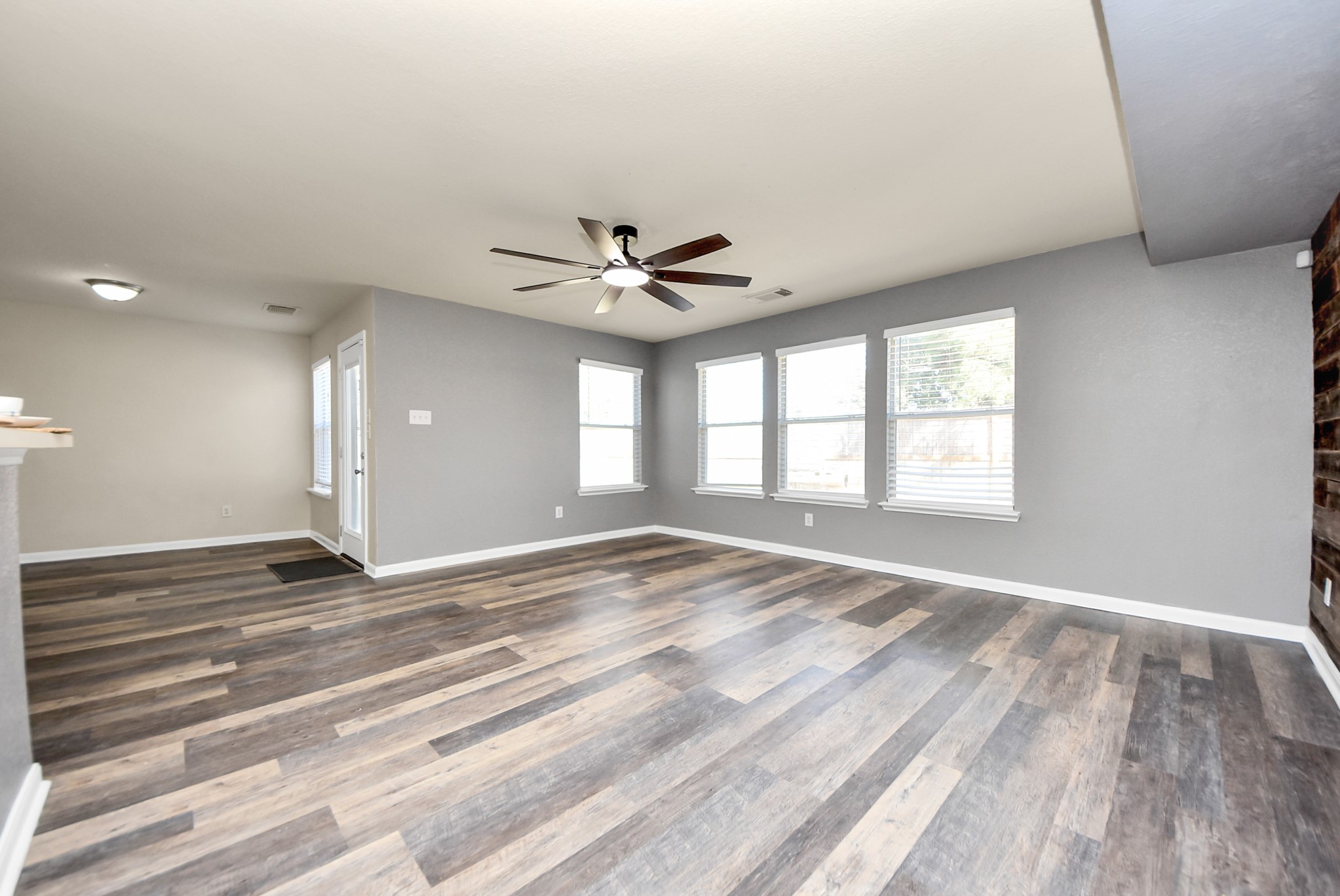 19730 Moose Cove Court Tomball, TX 77375 - Photo 17 of 38 Livingroom