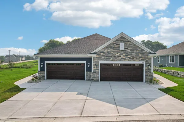 $579,900 | 2127 Bluestem Drive, Unit 101, Waukesha, WI 53188