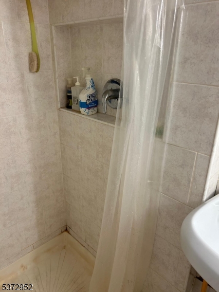 2253 Vauxhall Road Union, NJ 07083 - Photo 37 of 44