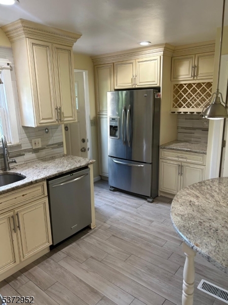 2253 Vauxhall Road Union, NJ 07083 - Photo 6 of 44