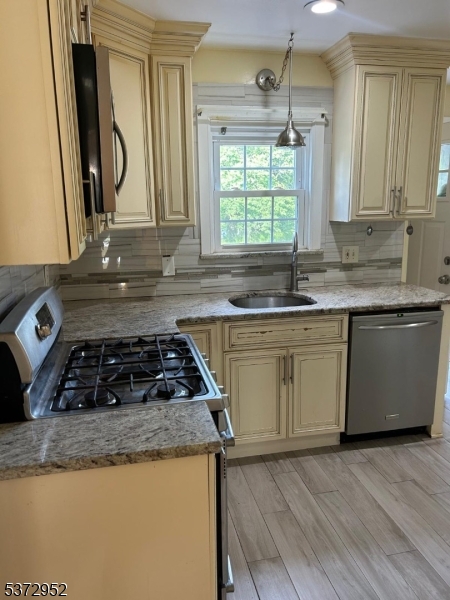 2253 Vauxhall Road Union, NJ 07083 - Photo 7 of 44