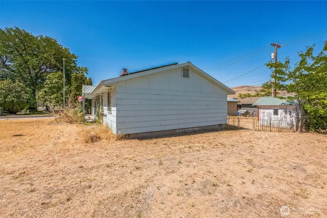 $250,000 | 1124 Camas Street, Coulee Dam, WA 99116