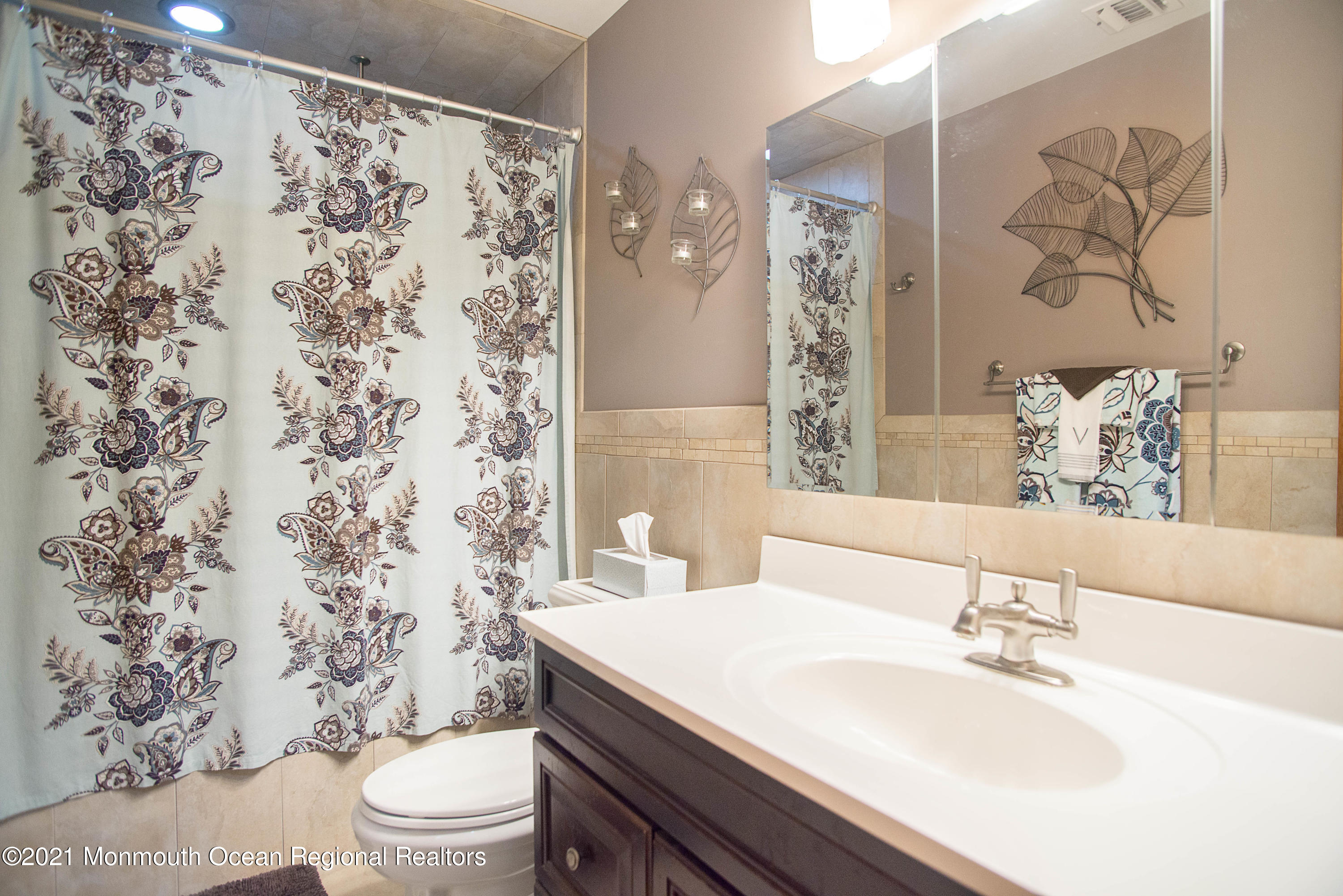 37 Heather Road Toms River, NJ 08753 - Photo 14 of 18 _RMJ9475 bathroom