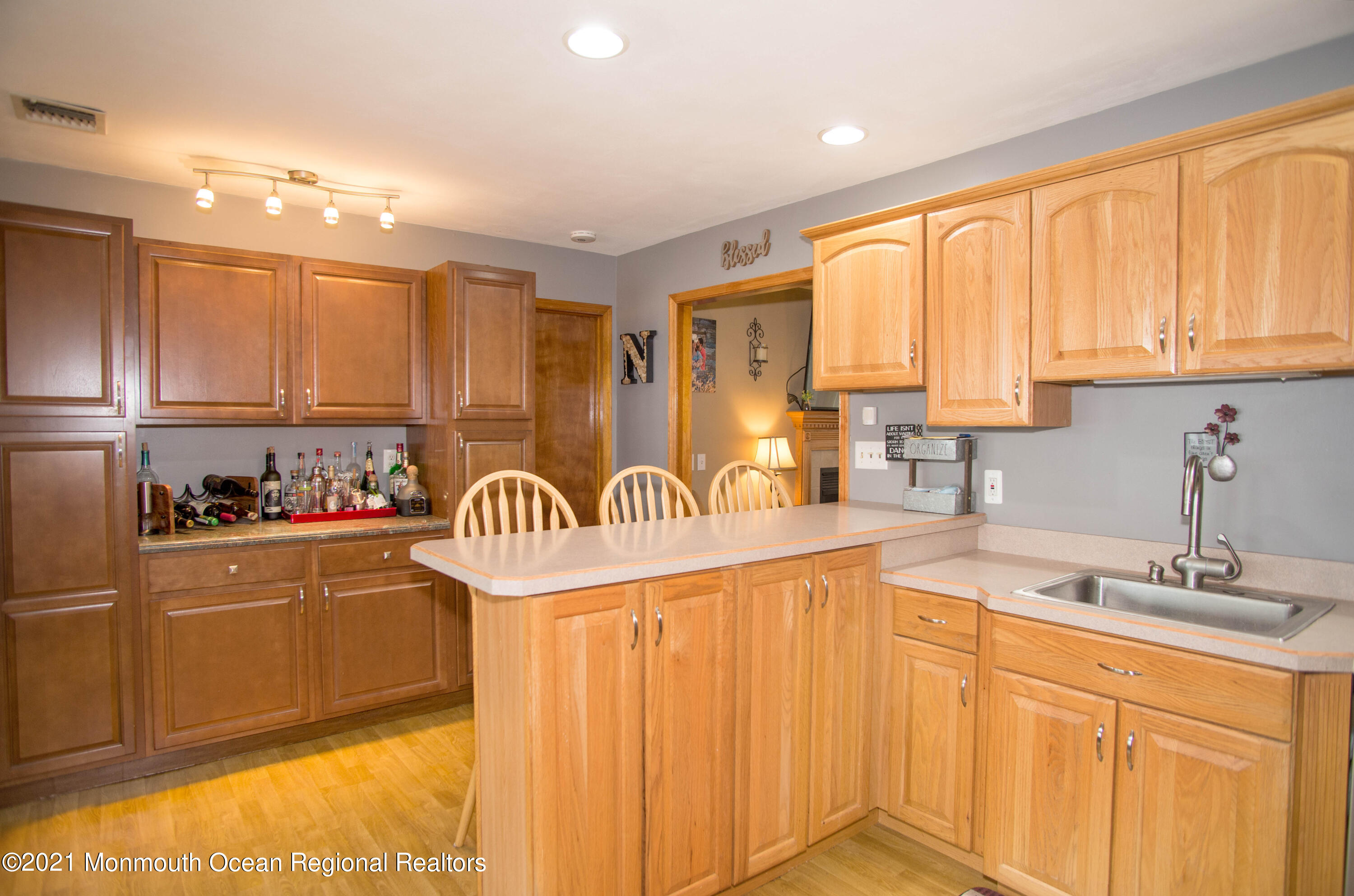 37 Heather Road Toms River, NJ 08753 - Photo 8 of 18 _RMJ9502 kitchen