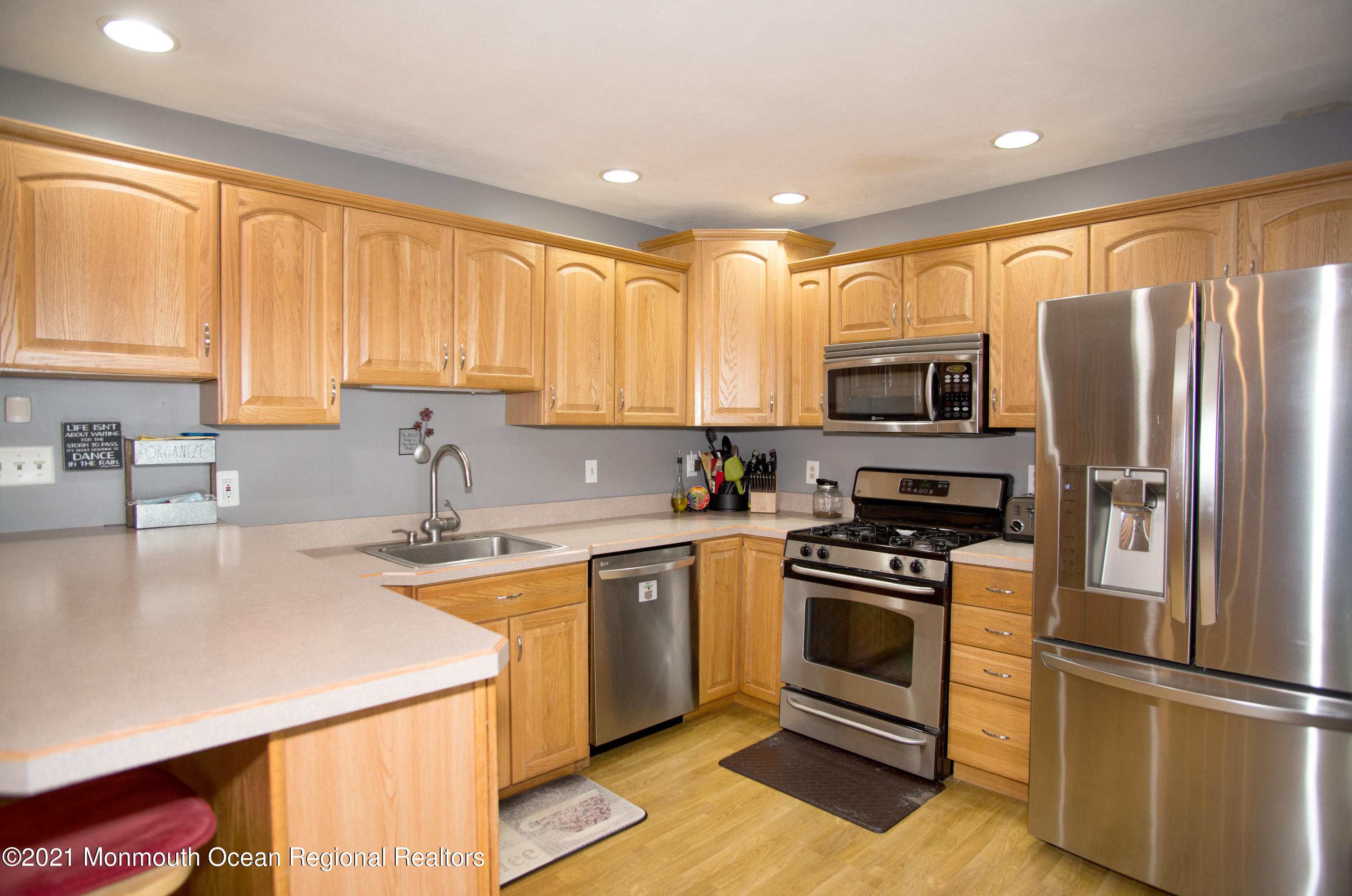 37 Heather Road Toms River, NJ 08753 - Photo 9 of 18 _RMJ9498 kitchen