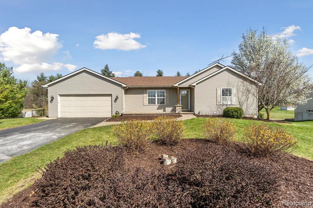 10102 Redhawk Drive Perry, MI 48872 - Photo 3 of 43 Gallery Image 3