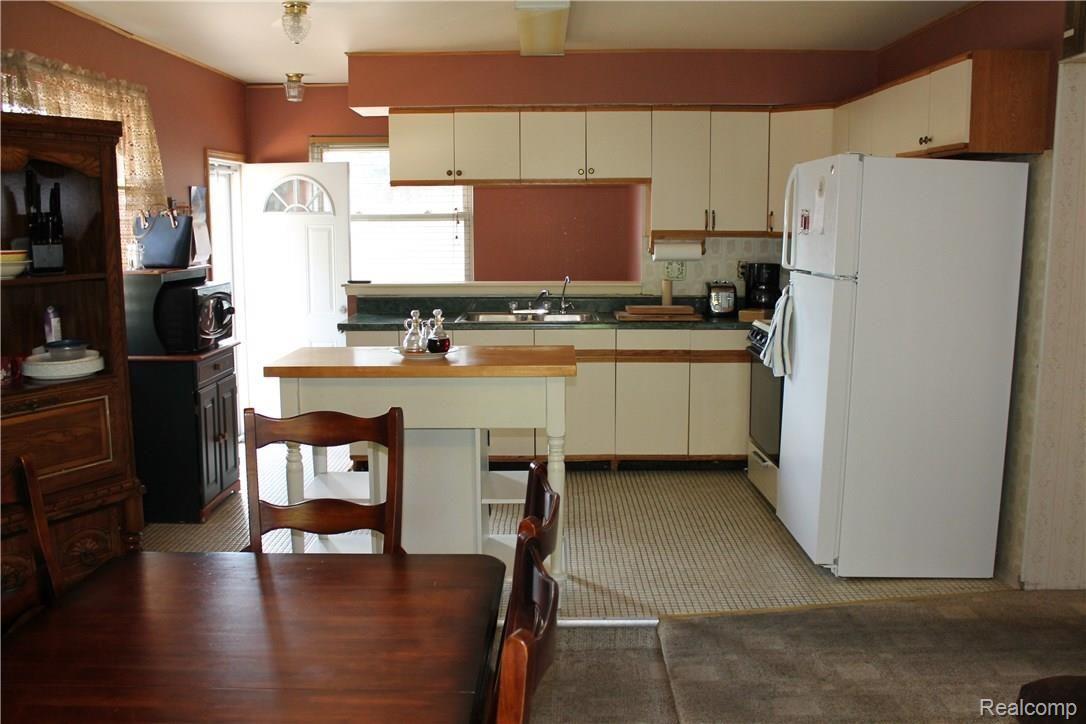 15965 Allen Road Southgate, MI 48195 - Photo 10 of 47 IMG_2757.JPG