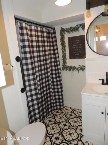 $560,000 | 7516 Old Maynardville Pike, Knoxville, TN 37938