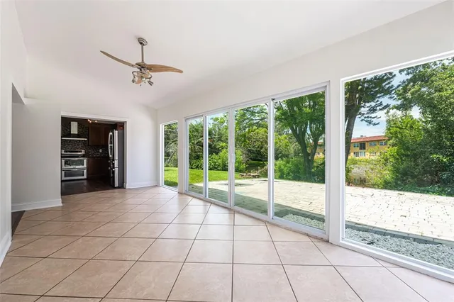 a view of empty room with floor to ceiling window and an outdoor view