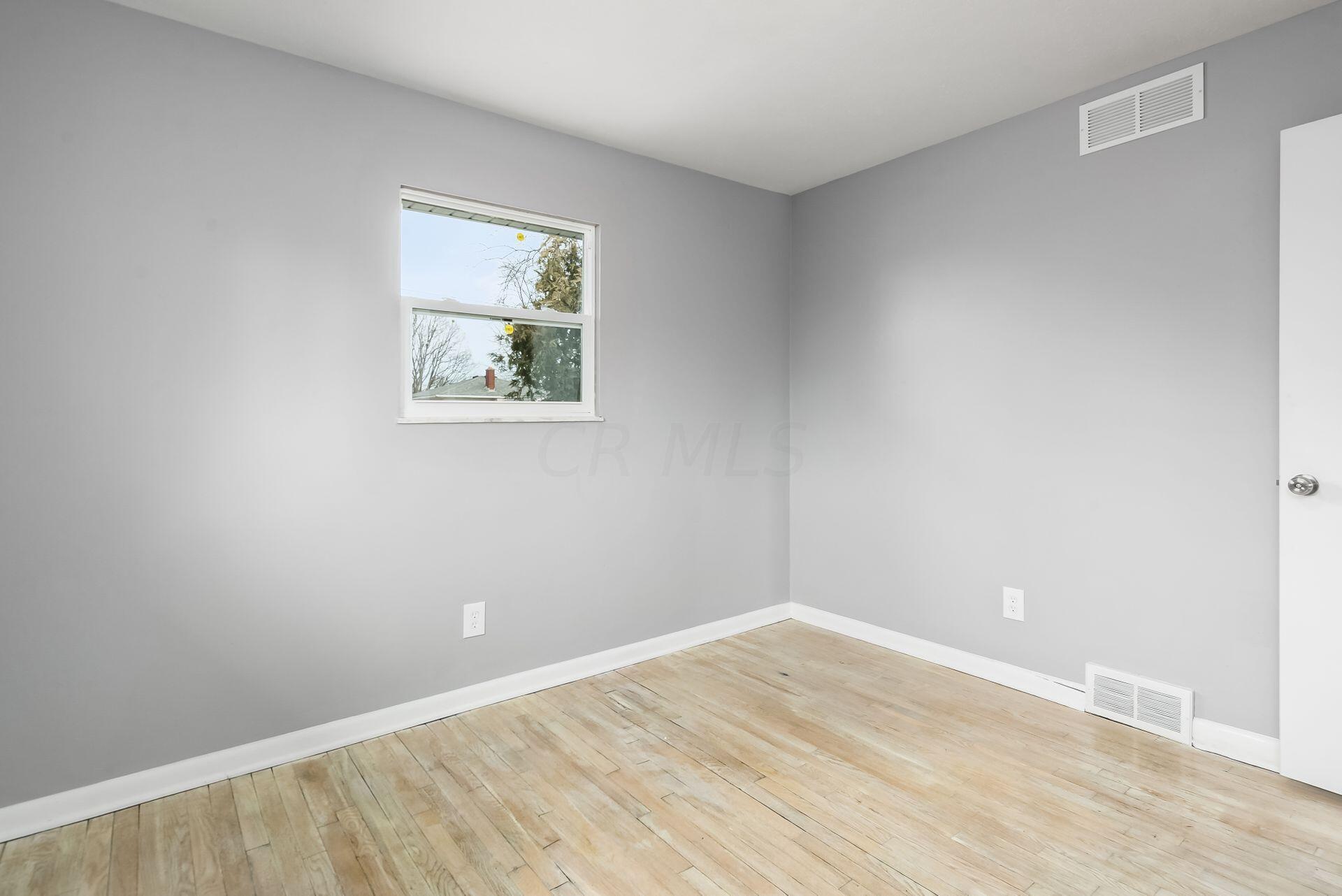 973 Reeb Avenue Columbus, OH 43207 - Photo 16 of 25 019_4d0915c804_W Reeb Ave-039