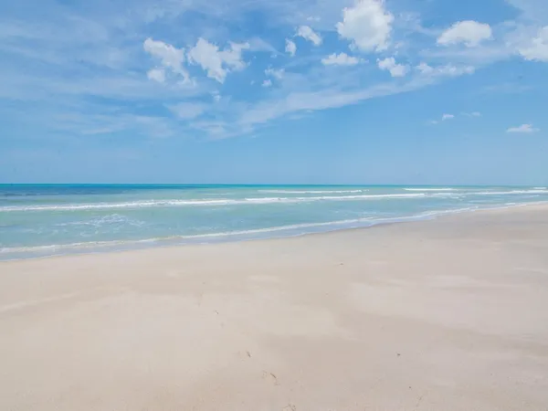$6,000 | 5680 Jimmy Buffett Mem Highway, Unit 111, Vero Beach, FL 32963