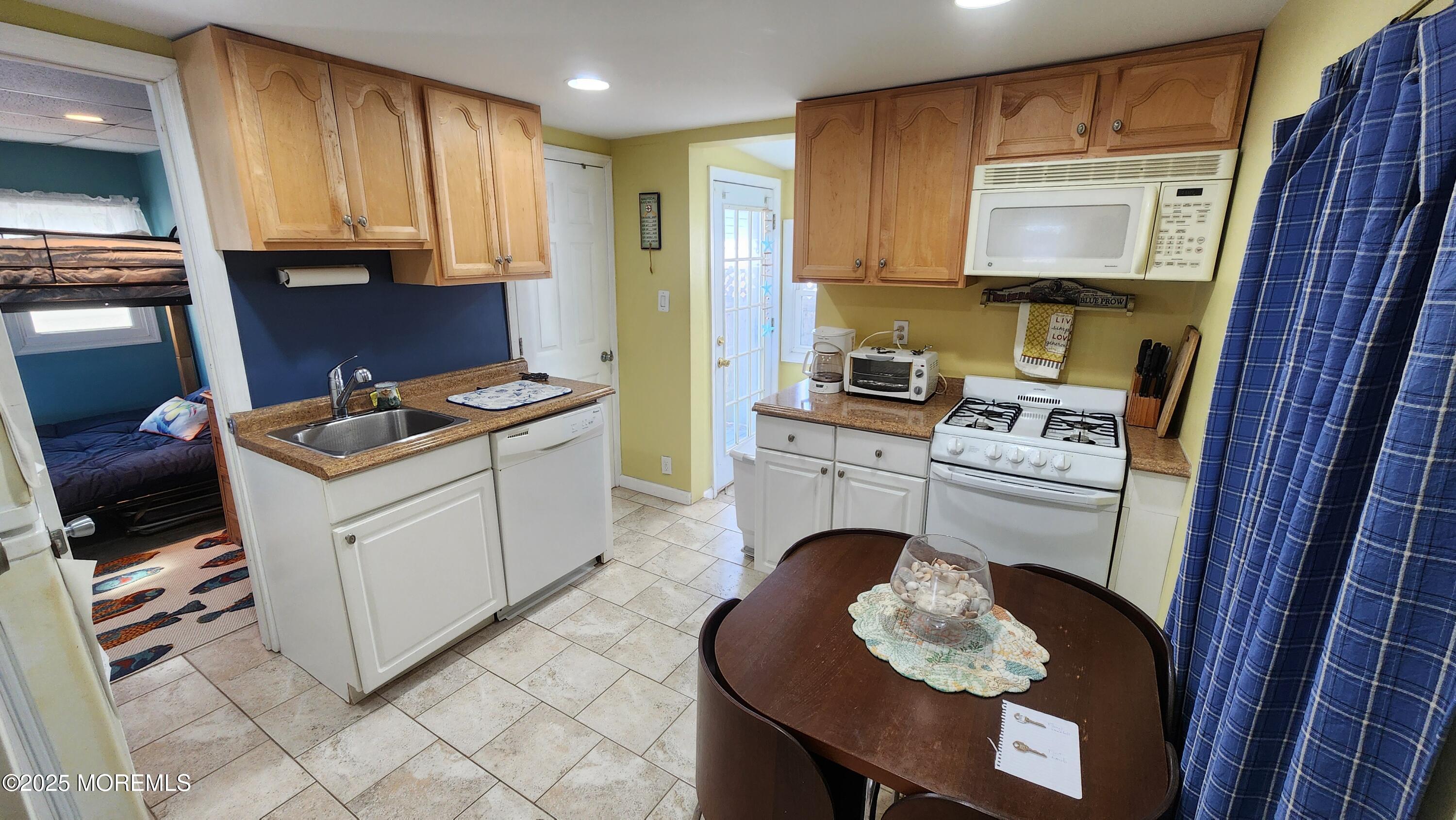 39 West Rutherford Lane Lavallette, NJ 08735 - Photo 9 of 21 20250226_110534