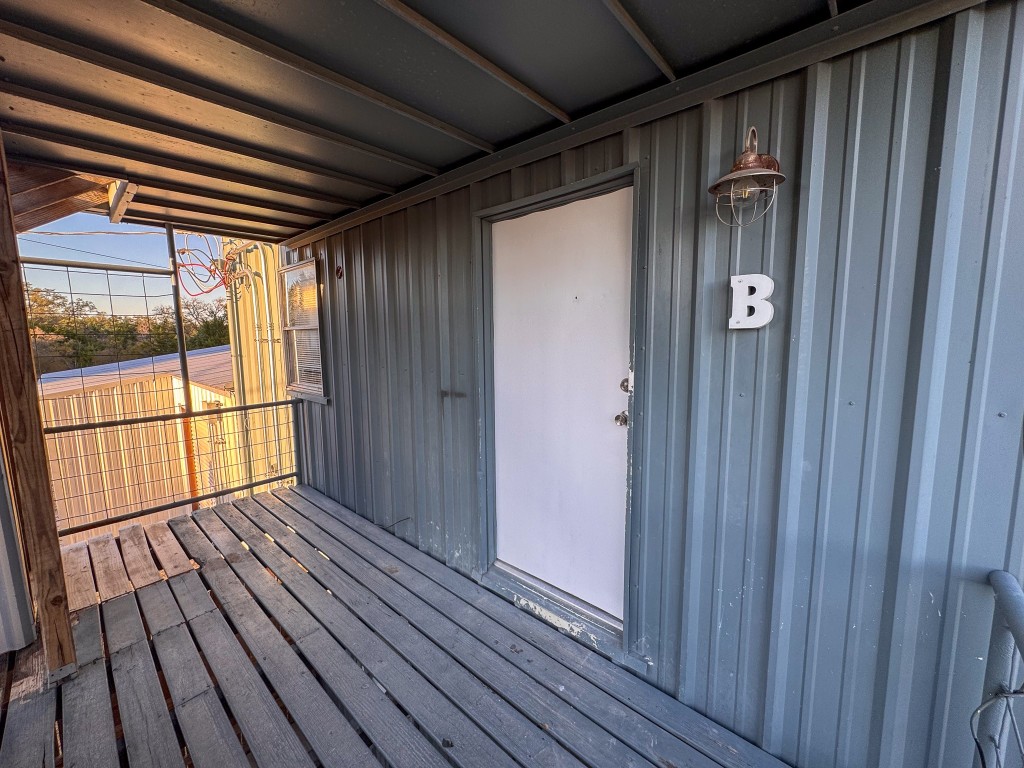 1050 Farm To Market Road 970, Unit B Florence, TX 76527 - Photo 18 of 26 a view of entryway