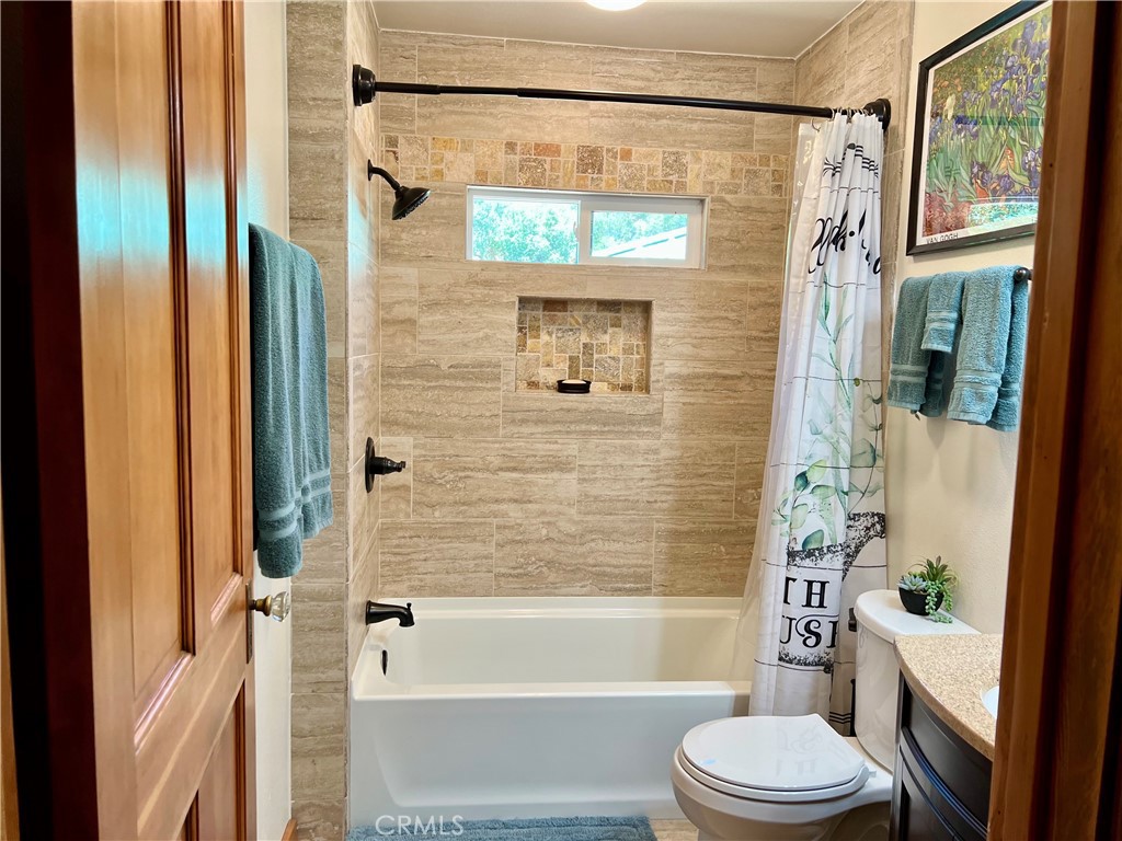 29555 Wyle Ranch Road North Fork, CA 93643 - Photo 27 of 70 a bathroom with a shower a toilet and a bathtub