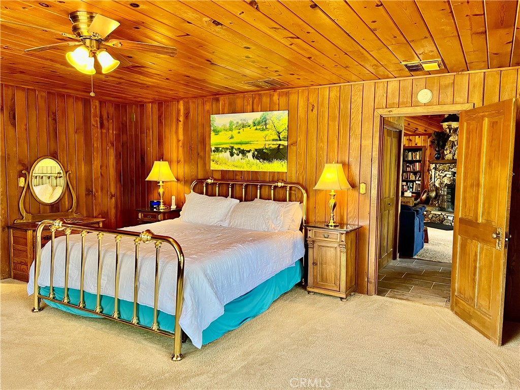 29555 Wyle Ranch Road North Fork, CA 93643 - Photo 30 of 70 a bed room with a bed and a fish tank
