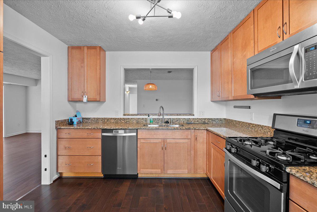 2228 Hunter's Run Drive, Unit 2228 Reston, VA 20191 - Photo 4 of 19