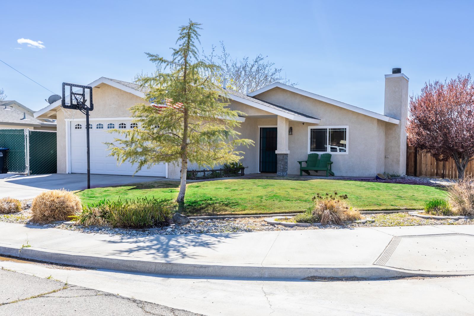 413 North Inyo Street Ridgecrest, CA 93555 - Photo 2 of 27 a front view of house with yard and green space