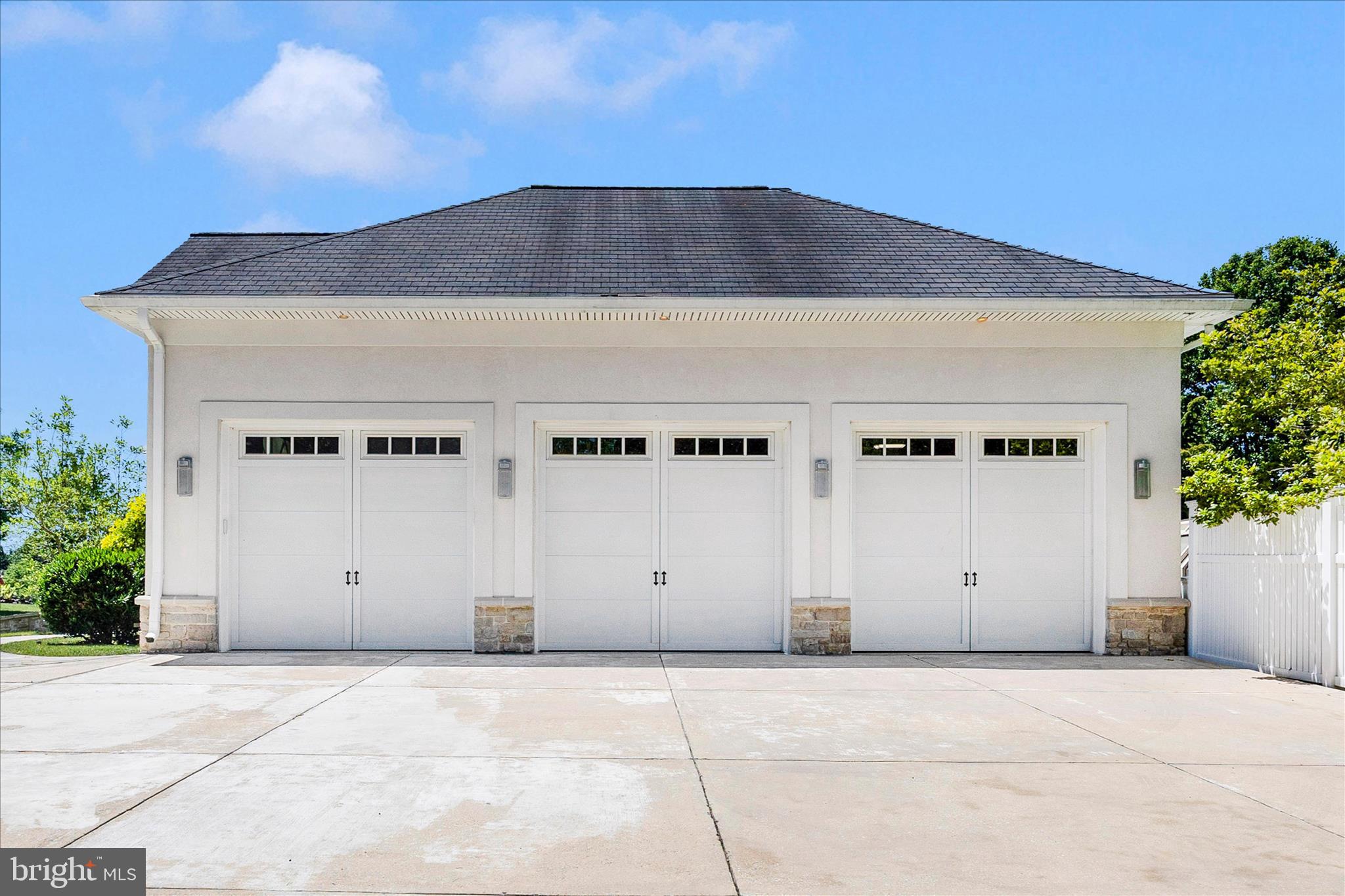 21612 Ripplemead Drive Gaithersburg, MD 20882 - Photo 106 of 129 3 car side load Garage