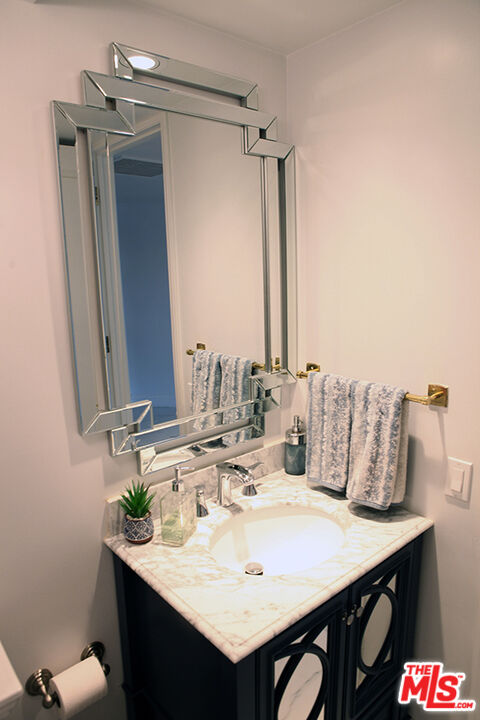 10550 Wilshire Boulevard, Unit 502 Los Angeles, CA 90024 - Photo 12 of 25 a bathroom with a sink vanity and a mirror