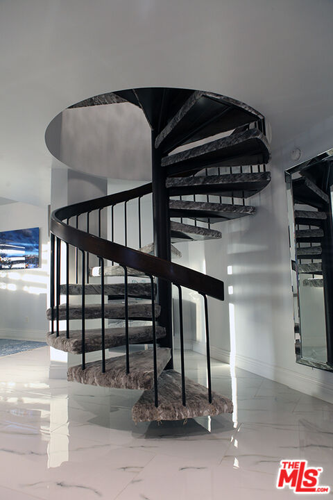 10550 Wilshire Boulevard, Unit 502 Los Angeles, CA 90024 - Photo 13 of 25 a view of entryway