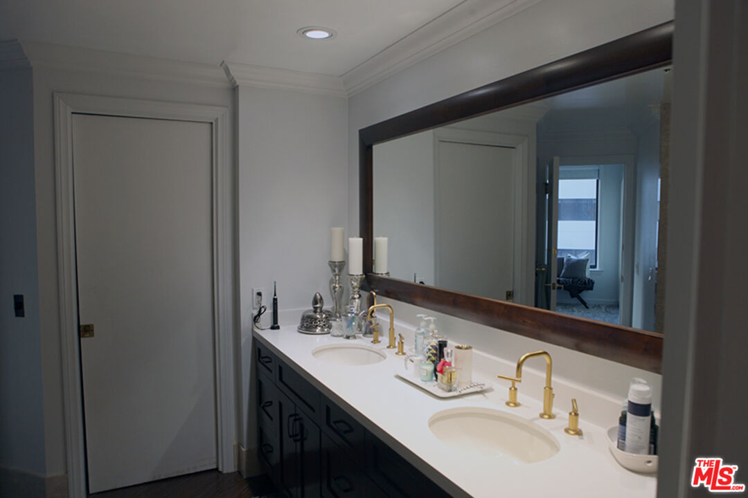 10550 Wilshire Boulevard, Unit 502 Los Angeles, CA 90024 - Photo 15 of 25 a bathroom with a sink and a mirror