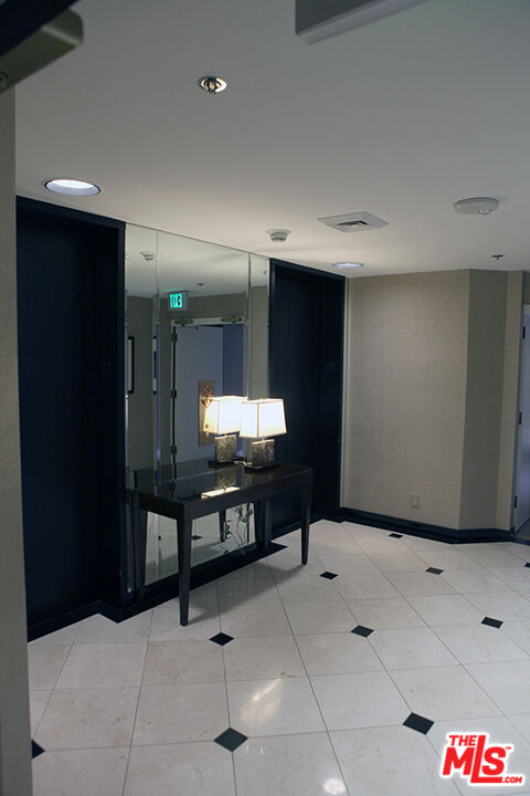 10550 Wilshire Boulevard, Unit 502 Los Angeles, CA 90024 - Photo 21 of 25 a lobby with furniture