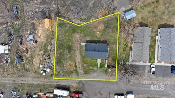 $269,999 | 532 2nd Avenue West, Gooding, ID 83330