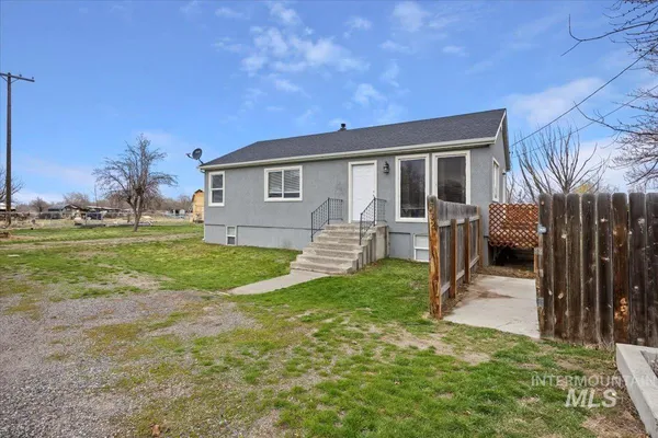 $269,999 | 532 2nd Avenue West, Gooding, ID 83330