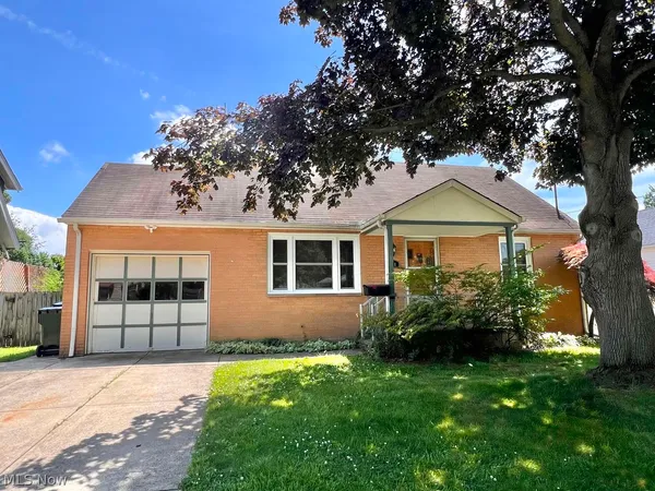 $159,900 | 218 Courtland Street, Elyria, OH 44035