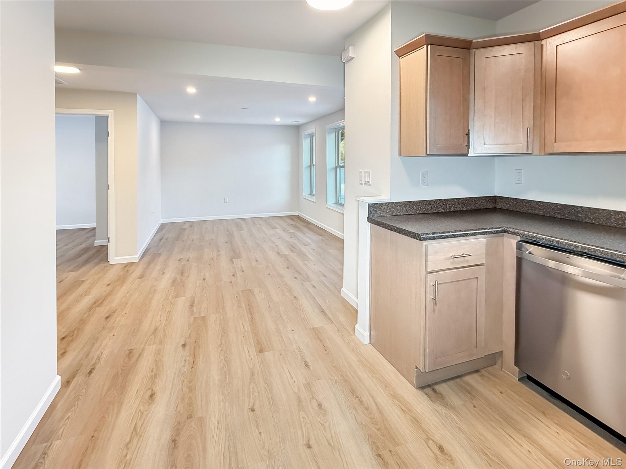 4332 Albany Post Road, Unit 4 Hyde Park, NY 12538 - Photo 2 of 15