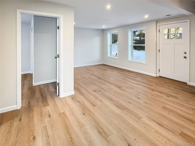 $1,950 | 4332 Albany Post Road, Unit 4, Hyde Park, NY 12538