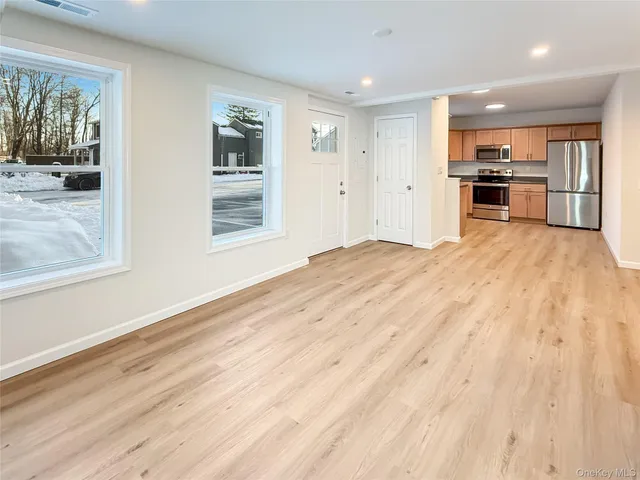 $1,950 | 4332 Albany Post Road, Unit 4, Hyde Park, NY 12538