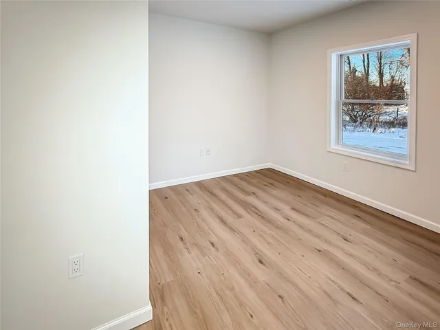 $1,950 | 4332 Albany Post Road, Unit 4, Hyde Park, NY 12538