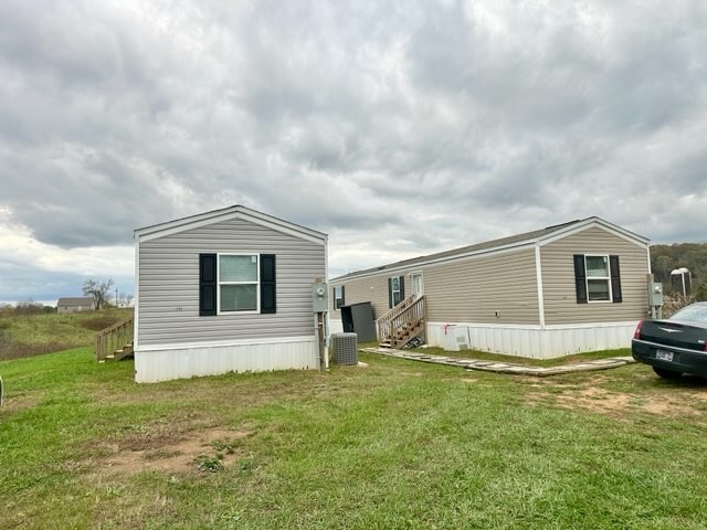 0 Loyalty Lane Sparta, TN 38583 - Photo 3 of 7 a front view of house with yard