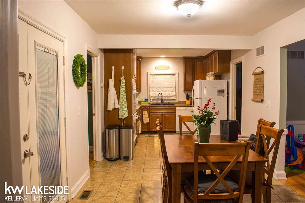 2382 Gerald Avenue Rochester, MI 48307 - Photo 9 of 27 31376517-8.JPG