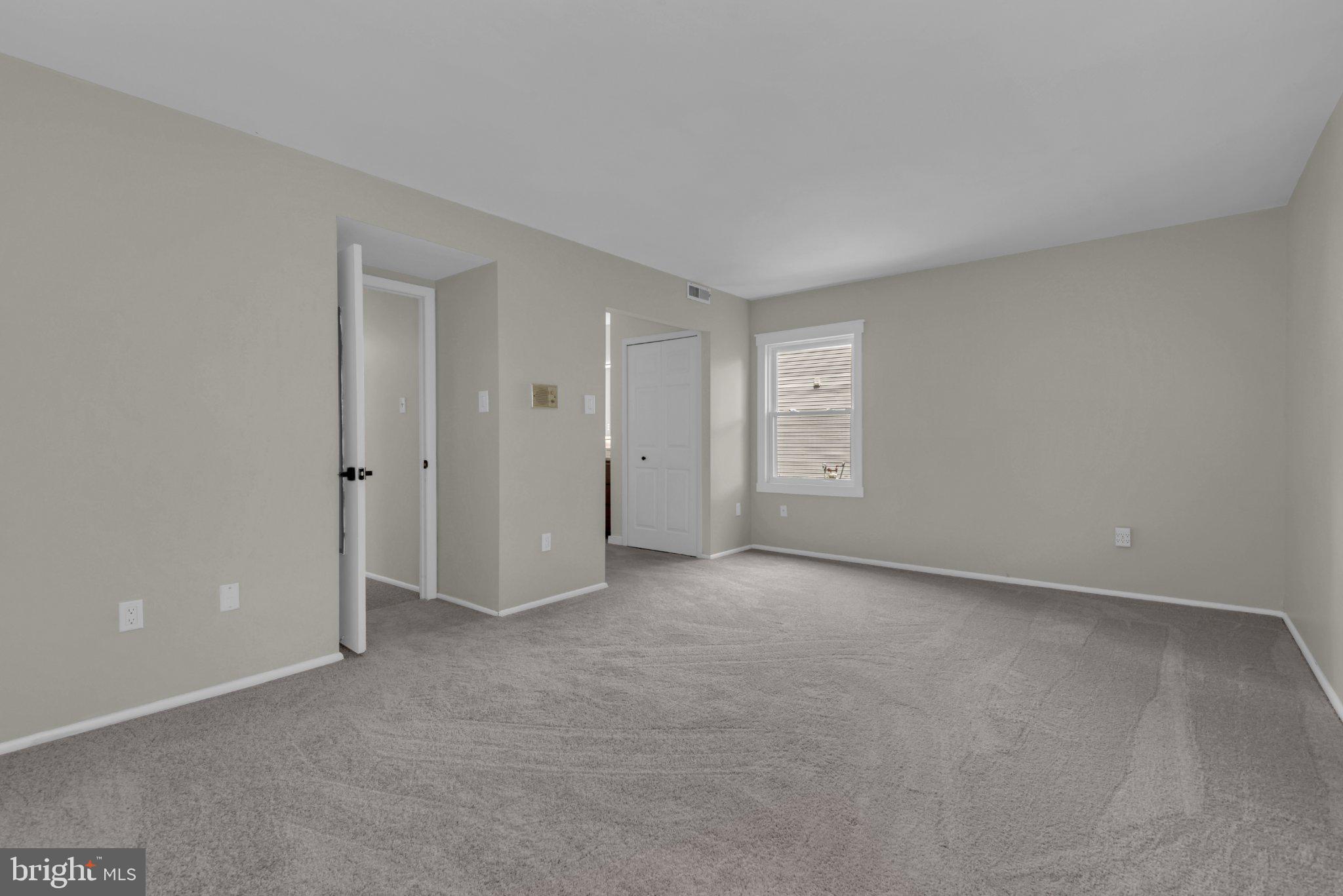 1836 Ralston Place Crofton, MD 21114 - Photo 32 of 42 Spacious, light-filled room awaits you.