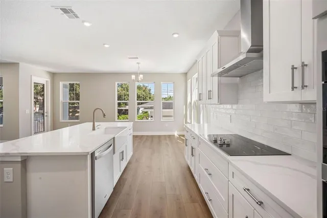 $1,049,990 | 741 58th Avenue Northeast, St. Petersburg, FL 33703