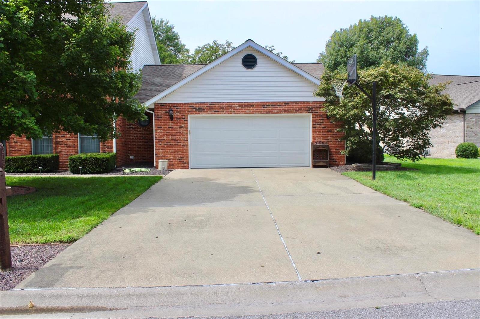205 Hickory Ridge Belleville, IL 62223 - Photo 3 of 47 Gallery Image 3