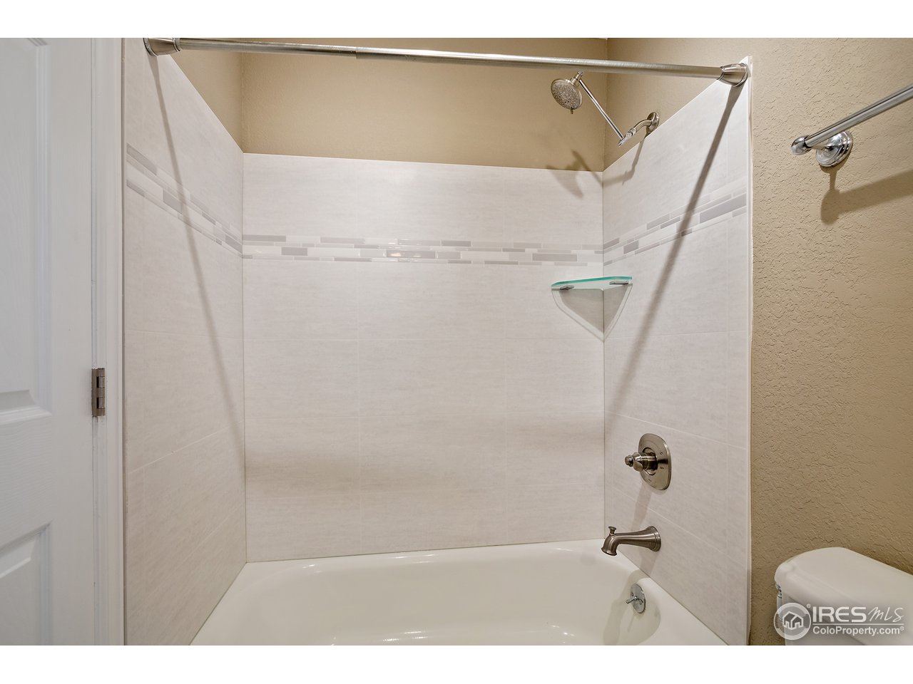 9088 North Awl Road Parker, CO 80138 - Photo 17 of 40 a bathroom with a shower