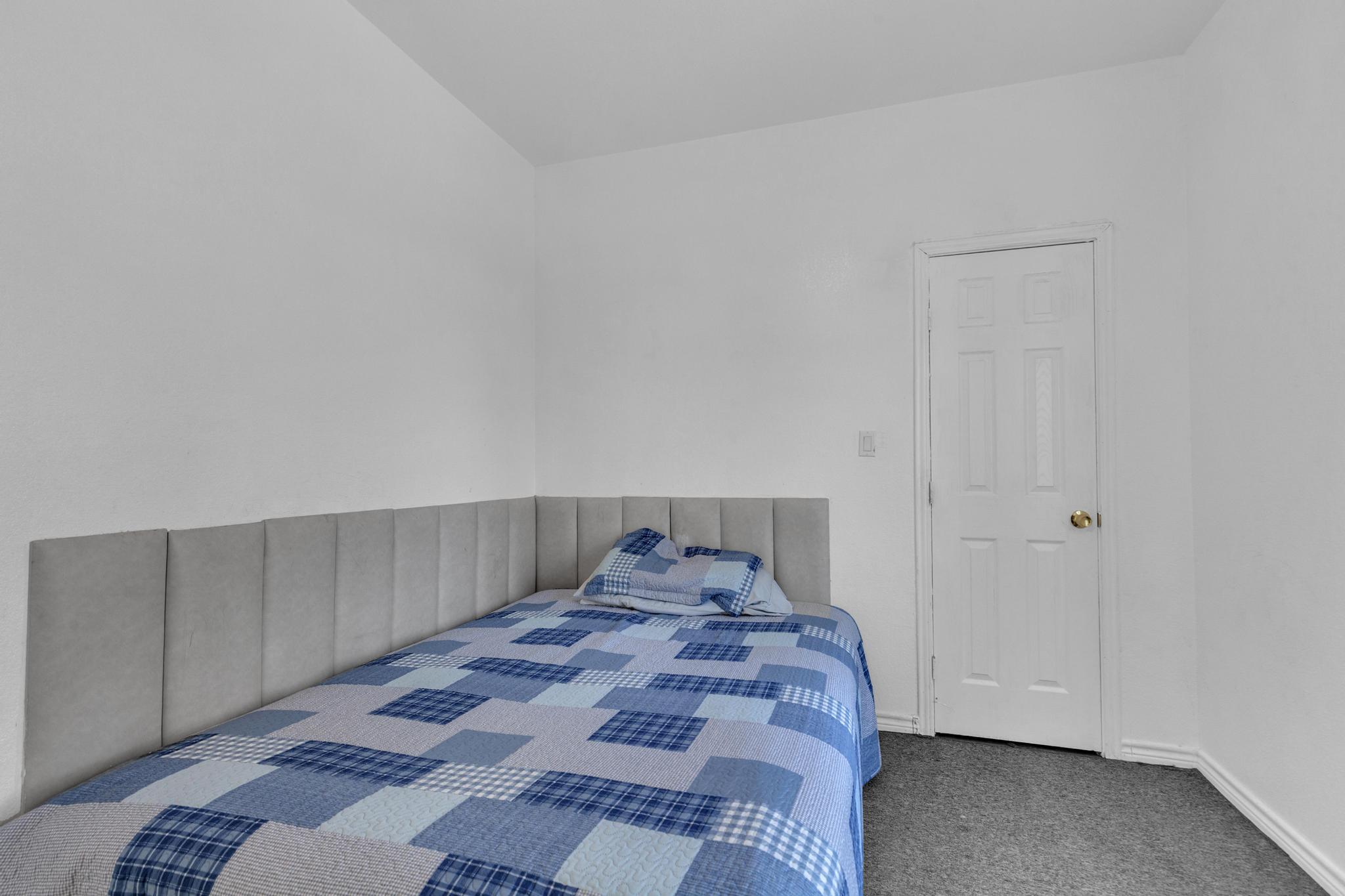114 Crepe Myrtle Parkway Elgin, TX 78621 - Photo 23 of 40 Unit B - Bedroom with carpet and baseboards