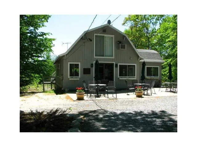$175,000 | 6 Oak Circle, Frye Island, ME 04071
