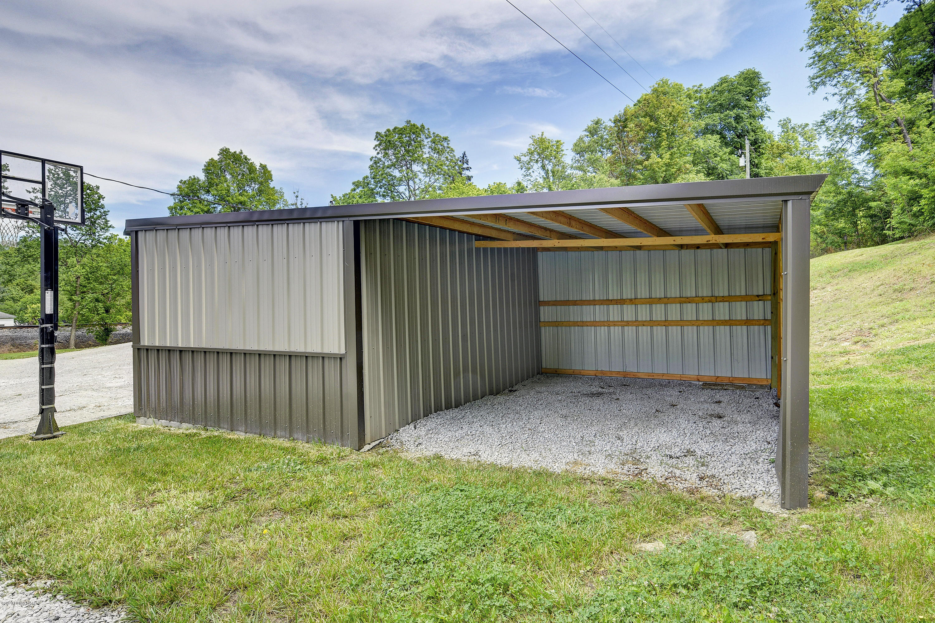 6066 Fallen Timber Road Sulphur, KY 40070 - Photo 36 of 45 Garage