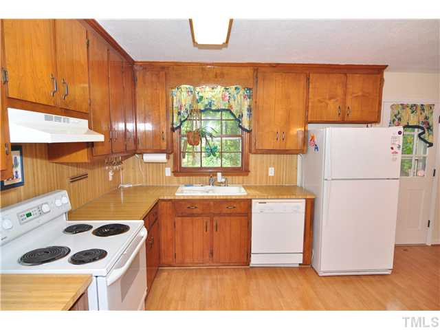 5705 Novaglen Road Durham, NC 27712 - Photo 4 of 20 KITCHEN